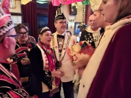 carnavalradio bij Gorissen met prinsenpaar van Op de Bies